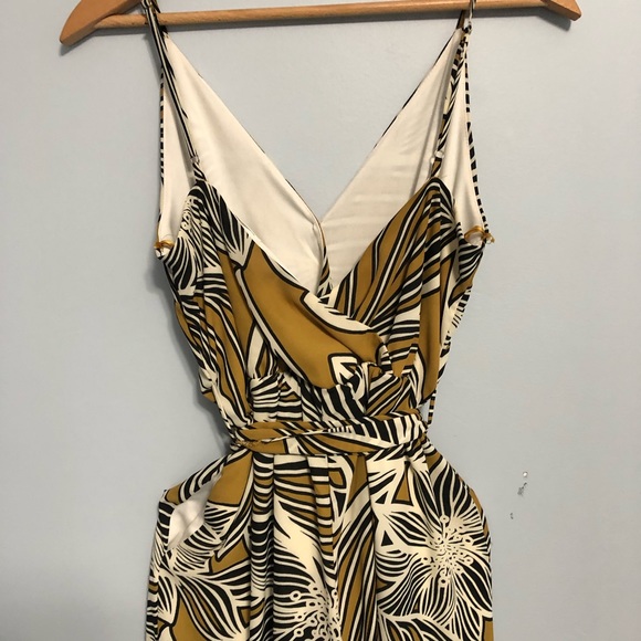 Sienna Sky Yellow Floral Jumpsuit Size Small - Picture 6 of 11